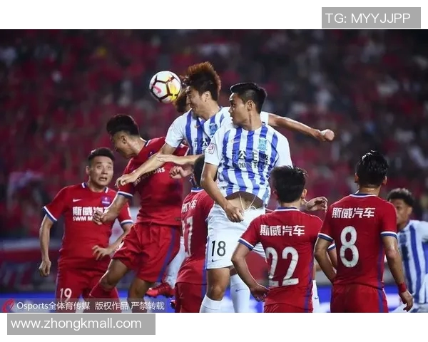 大连一方主场迎战重庆力帆全力争胜展现球队实力与斗志